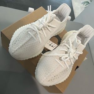NIB Yeezy Boost 350 V2 by Adidas